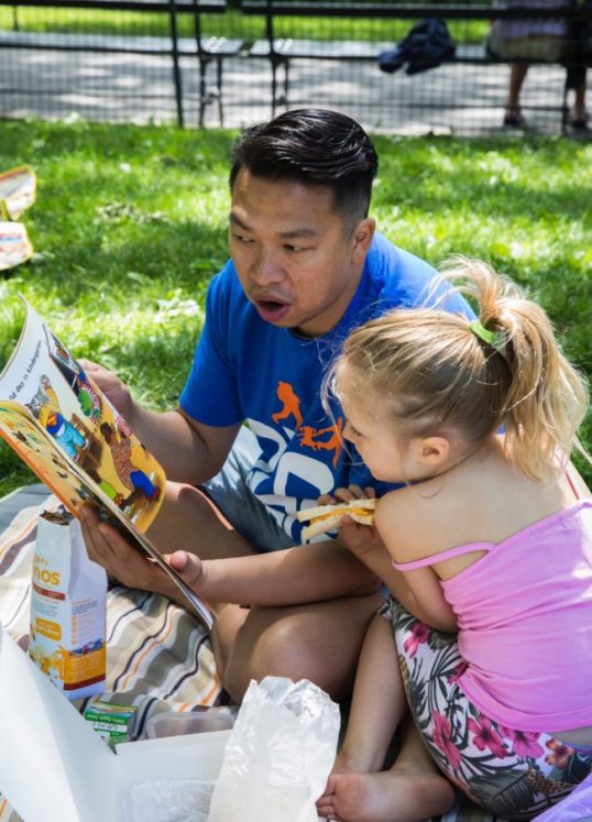 Jayvee and his daughter engaged in Storytime
