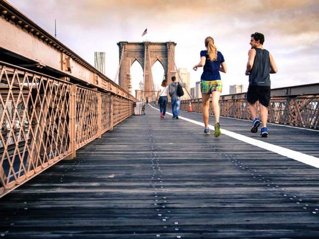 couples run walk across brooklyn bridge get fit